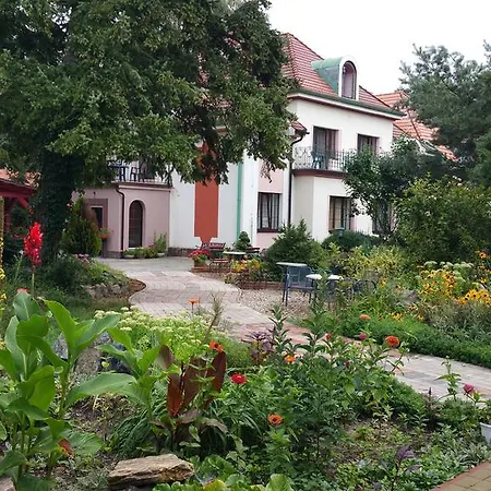 Bor Hotel Lhota (Prague-East)